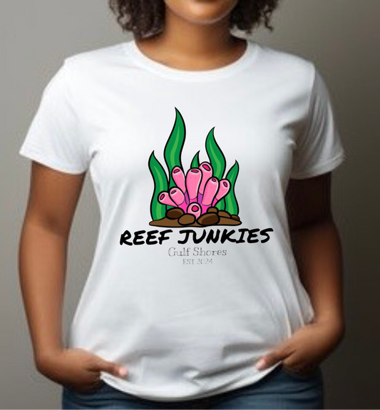 UNISEX REEF JUNKIES GRAPHIC TEE